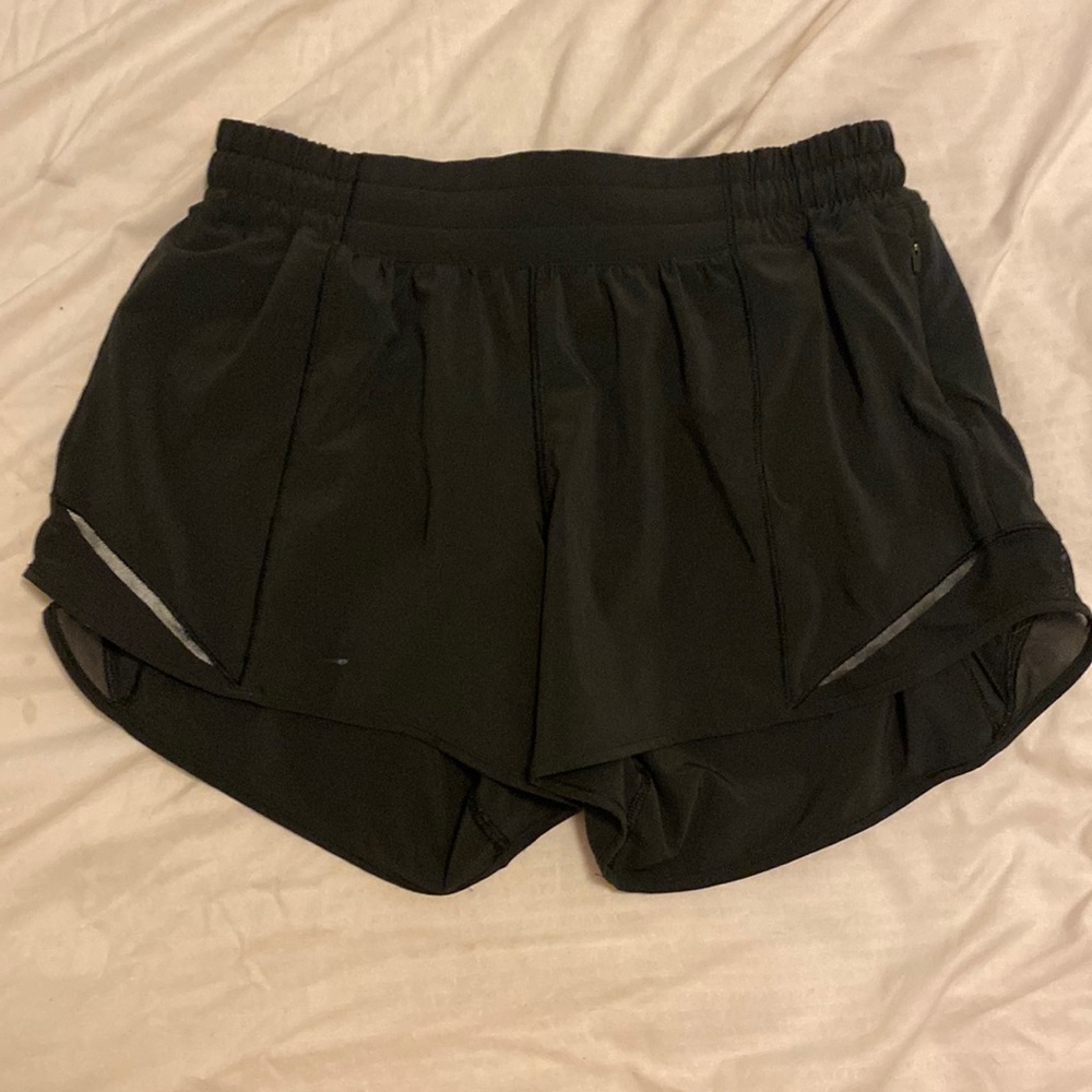 Lulu Lemon Black 4 inch Hotty Hots